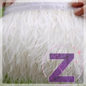 Kép 1/3 - toll ruhadekoráció fehér színben