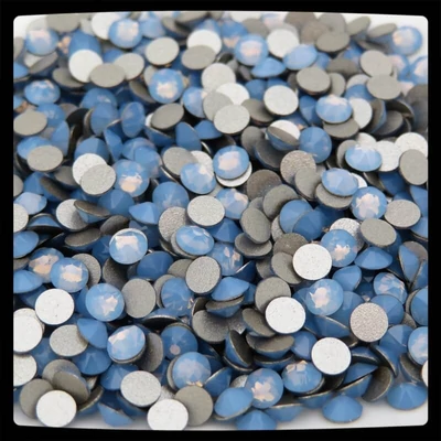 swarovski strasszkő ss5 méretben air blue opal színben