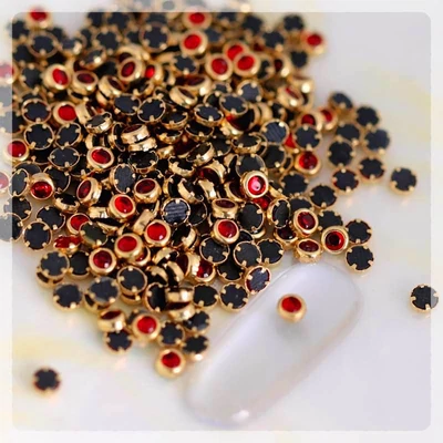 pávaszem szegecs körömdísz piros színben