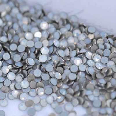 swarovski strasszkő ss16 méretben white opal színben