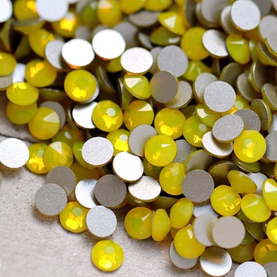 swarovski strasszkő ss12 méretben yellow opal színben