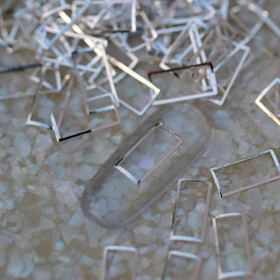 szegecs körömdísz ezüst színben