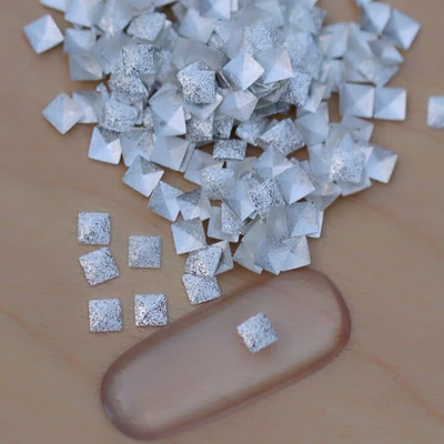 szegecs körömdísz csillámos ezüst négyzet