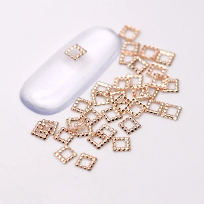 szegecs körömdísz rose gold pöttyözött négyzet