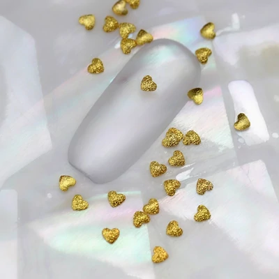 Szegecs körömdísz mini arany szív