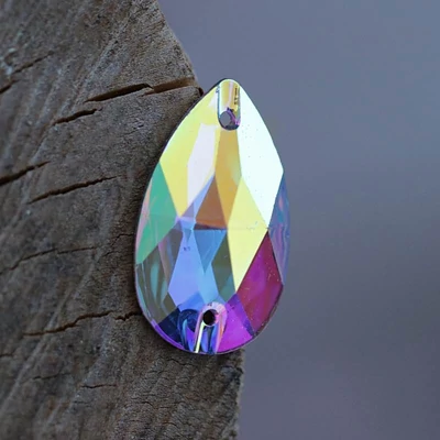 varrható ruhadísz cseppformában színjátszó színben