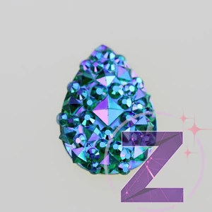Kép 2/2 - ragasztható smink dísz csepp formában emerald ab színben