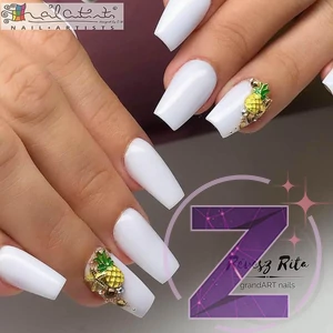 Kép 1/2 - Rita Révész Nail Artists Körömdekoráció ananász