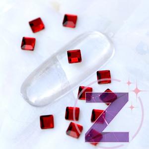 Kép 2/2 - strassz formakő piros négyzet