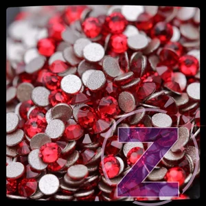 Kép 2/2 - swarovski strasszkő ss9 méretben light siam színben