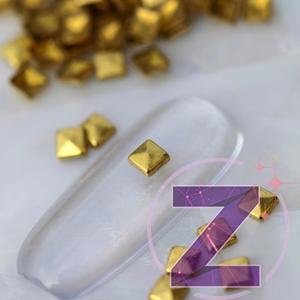 Kép 2/2 - ruhára is vasalható aluminium szegecs négyzet