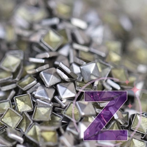 Kép 1/2 - ruhára is vasalható aluminium szegecs négyzet