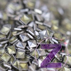 Kép 1/2 - ruhára is vasalható aluminium szegecs négyzet