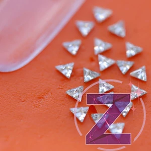 Kép 2/2 - mini cirkónia kristály háromszög crystal színben