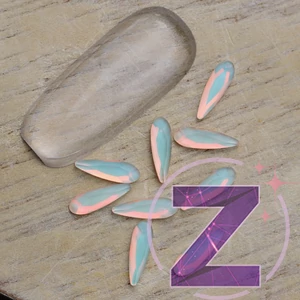 Kép 2/4 - csepp alakú formakő peach opal színben