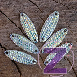 Kép 1/2 - varrható ruhadísz ovális formában színjátszó színben