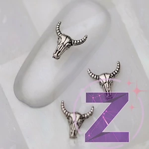 Kép 1/2 - zodiac körömdekoráció bikafej forma