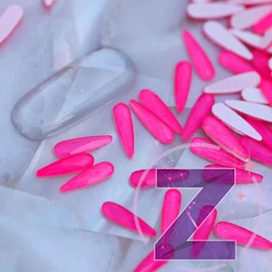 Kép 1/2 - csepp alakú formakő neon pink színben