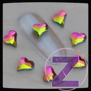 Kép 1/3 - strassz formakő körömdísz szív alakban rainbow színben