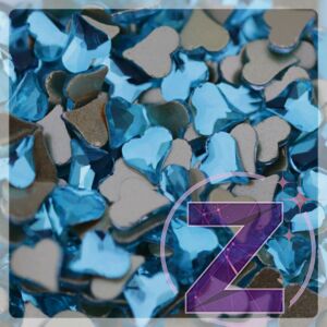 Kép 2/2 - strassz formakő körömdísz szív alakban aquamarine színben
