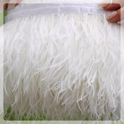 toll ruhadekoráció fehér színben toll ruhadekoráció fehér színben