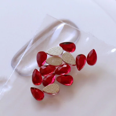 csepp alakú formakő fluorescent magenta színben