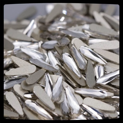 csepp alakú formakő áttetsző crystal színben