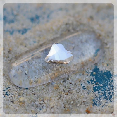 strassz formakő körömdísz szív alakban crystal színben