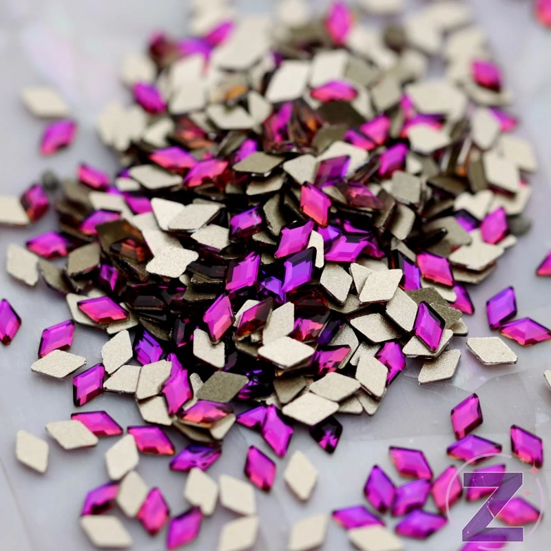 strassz formakő purple flame rombusz