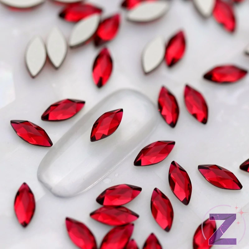 swarovski formakő marquise Scarlet 