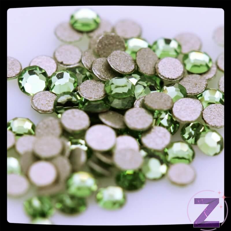 swarovski strasszkő ss3 méretben peridot színben