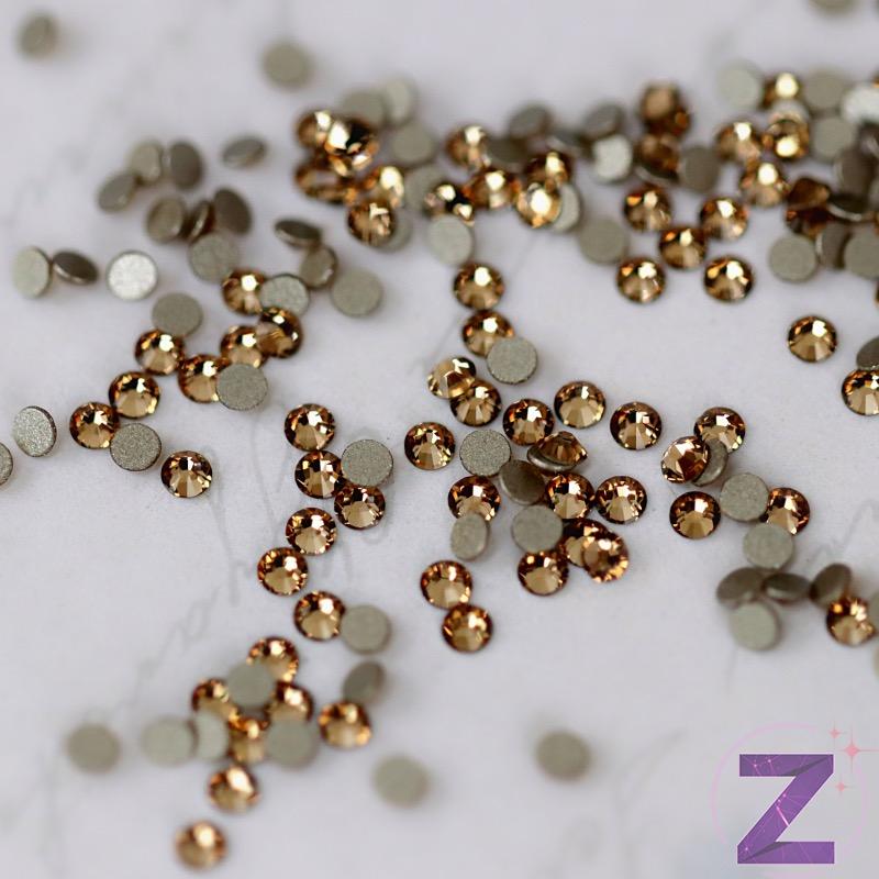 swarovski strasszkő ss3 méretben light colorado topaz színben