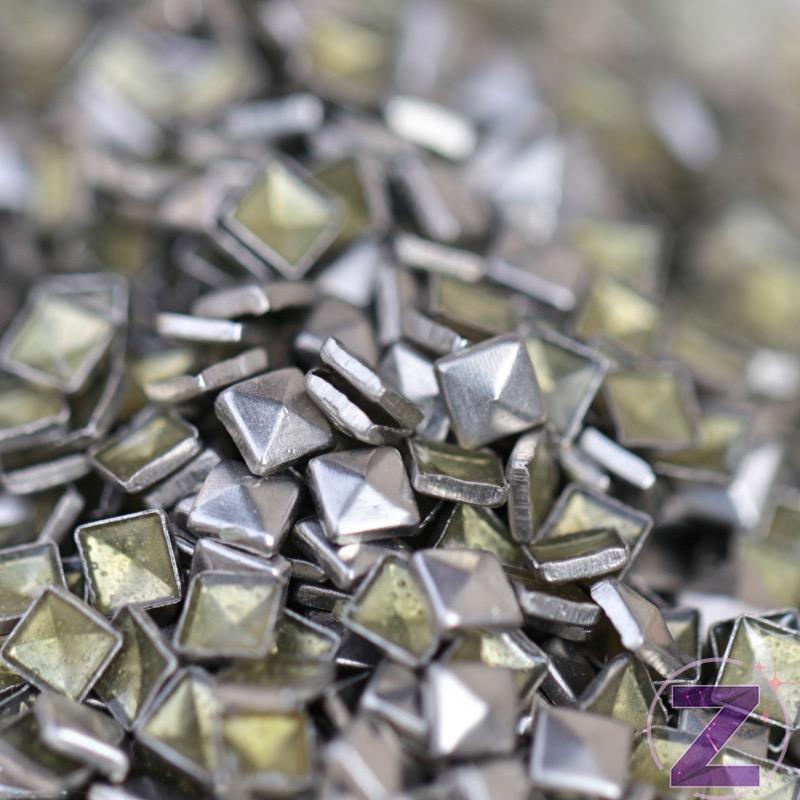 ruhára is vasalható aluminium szegecs négyzet