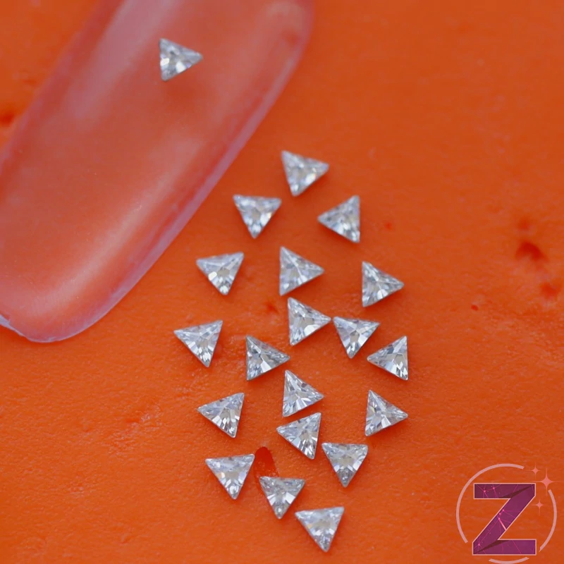 mini cirkónia kristály háromszög crystal színben
