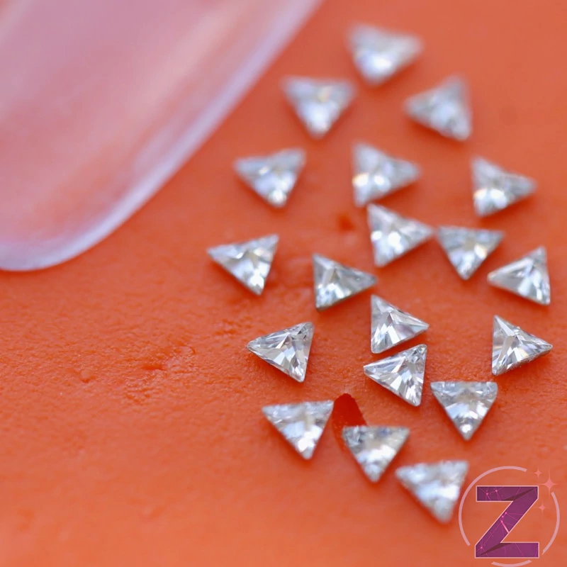 mini cirkónia kristály háromszög crystal színben