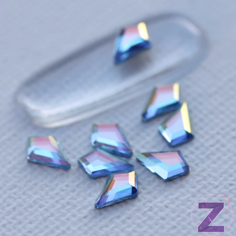 strassz formakő Light Sapphire AB deltoid