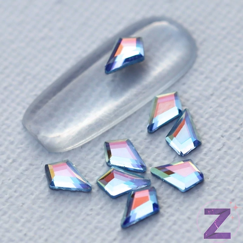 strassz formakő Light Sapphire AB deltoid