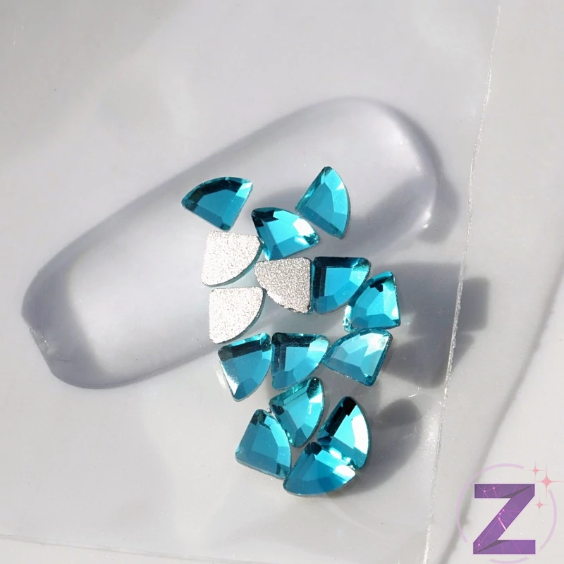 strassz formakő aquamarine háromszög