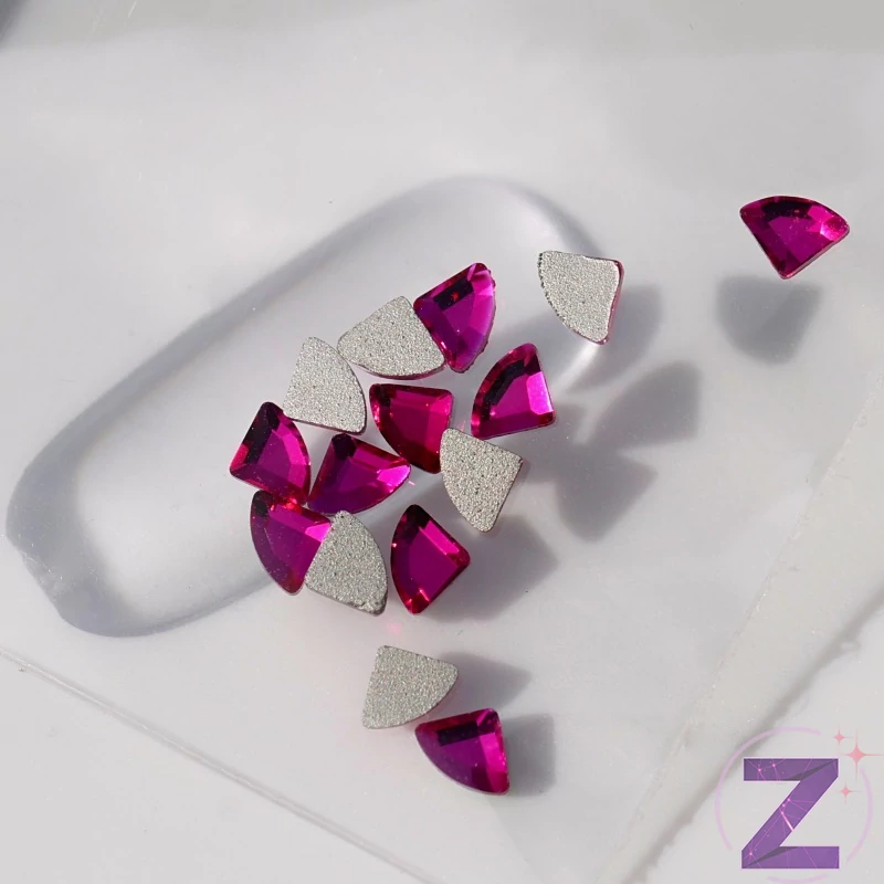 strassz formakő deep pink háromszög