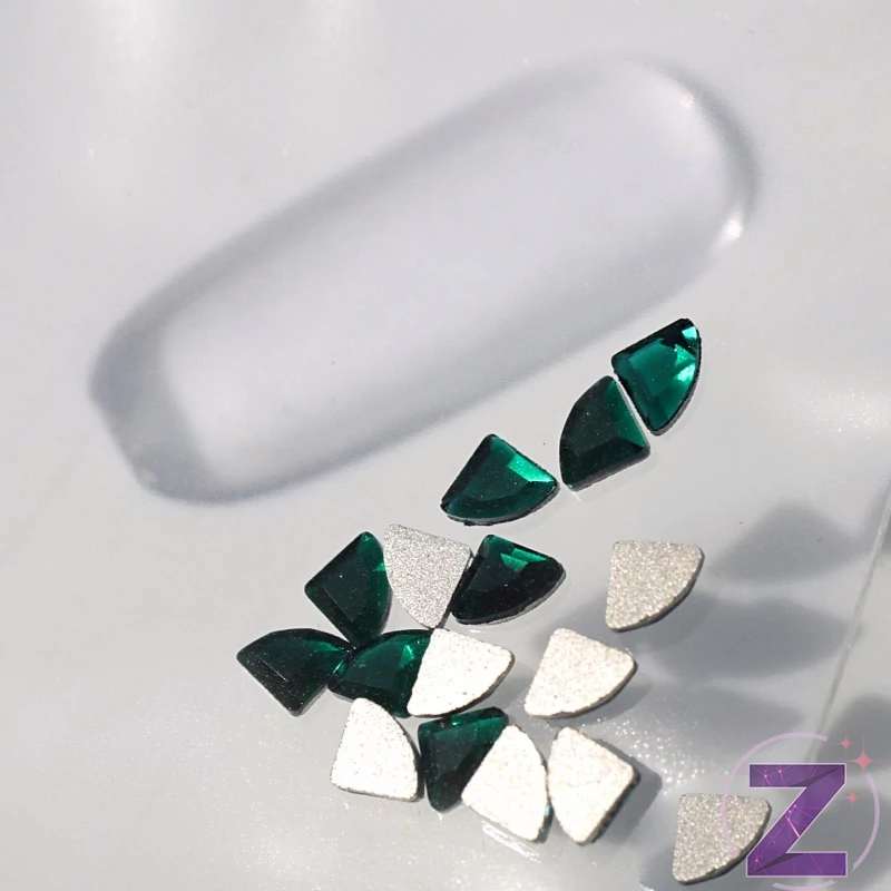 strassz formakő emerald háromszög