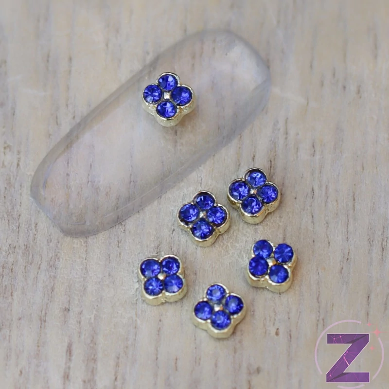 virág körömdísz sapphire kövekkel