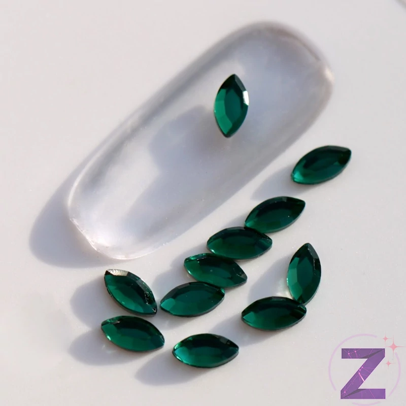 strassz formakő mini levélforma emerald