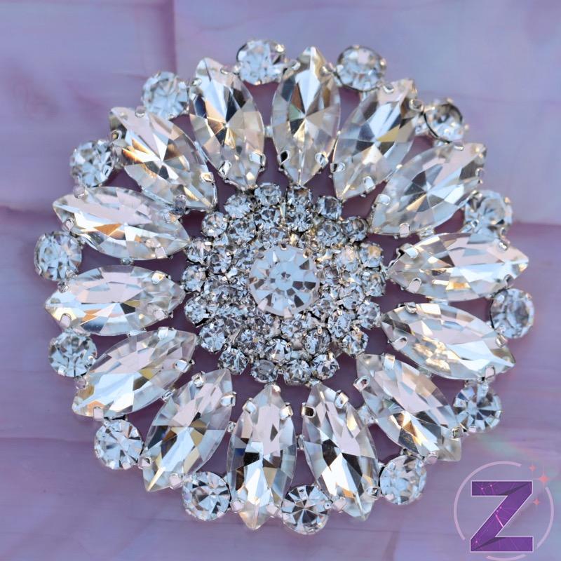 varrható ruhadísz kerek formában crystal színű kövekkel