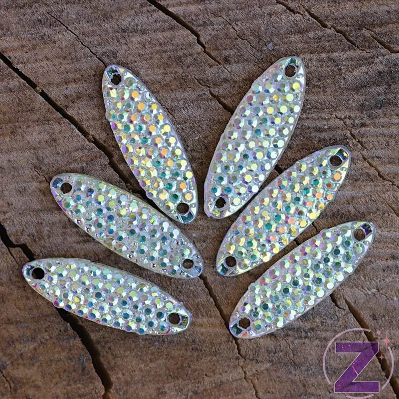 varrható ruhadísz ovális formában színjátszó színben