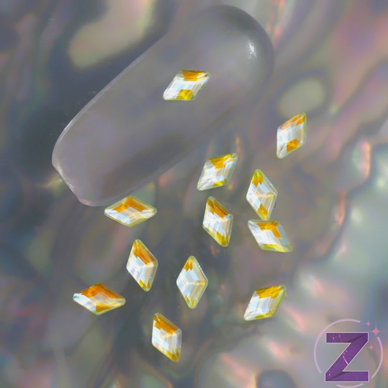 strassz formakő rombusz yellow ice színben