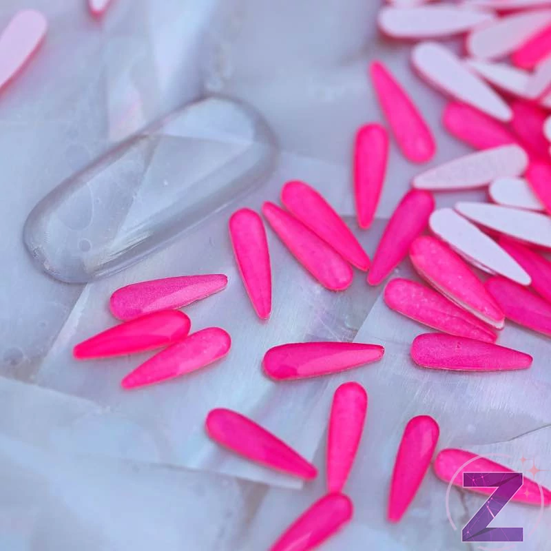 csepp alakú formakő neon pink színben