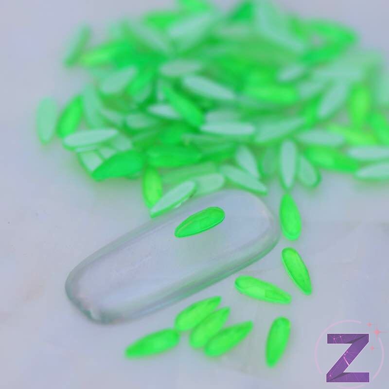 csepp alakú formakő üveg körömdísz neon zöld