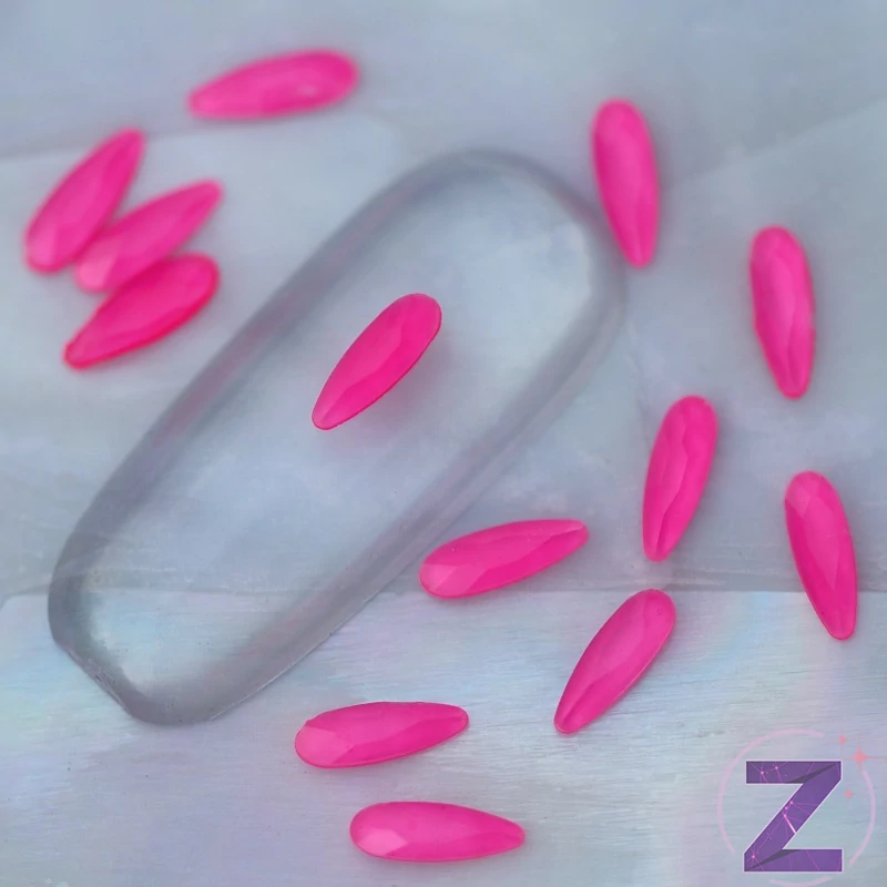 csepp alakú formakő üveg körömdísz neon pink