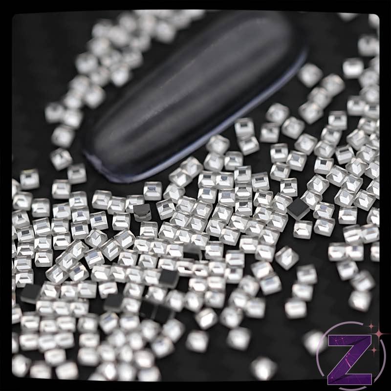 strassz formakő 1.5mm-es négyzet crystal színben