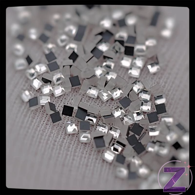 strassz formakő 1.5mm-es négyzet crystal színben